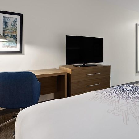 La Quinta Inn & Suites By Wyndham לוקוסט גרוב מראה חיצוני תמונה