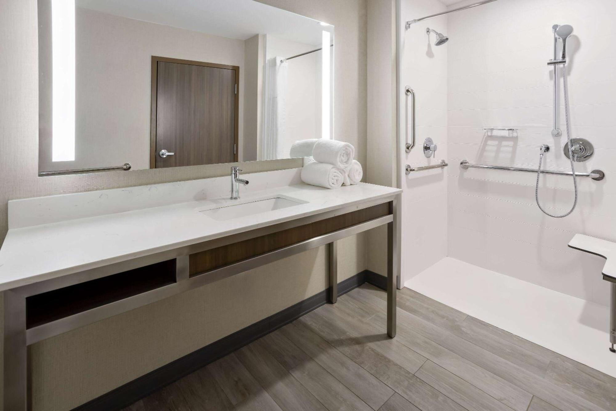 La Quinta Inn & Suites By Wyndham לוקוסט גרוב מראה חיצוני תמונה