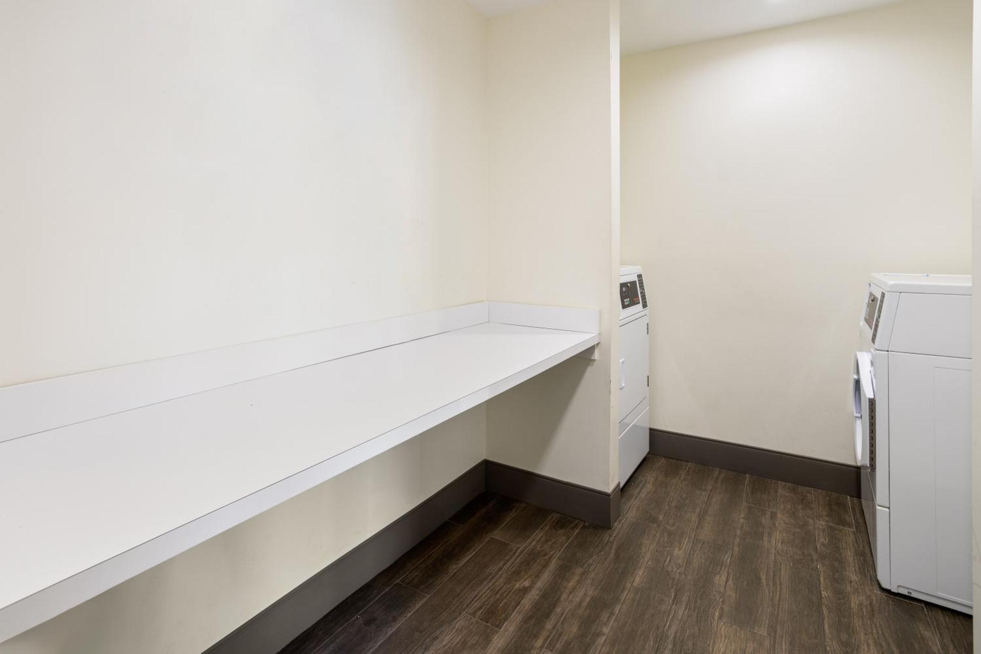 La Quinta Inn & Suites By Wyndham לוקוסט גרוב מראה חיצוני תמונה